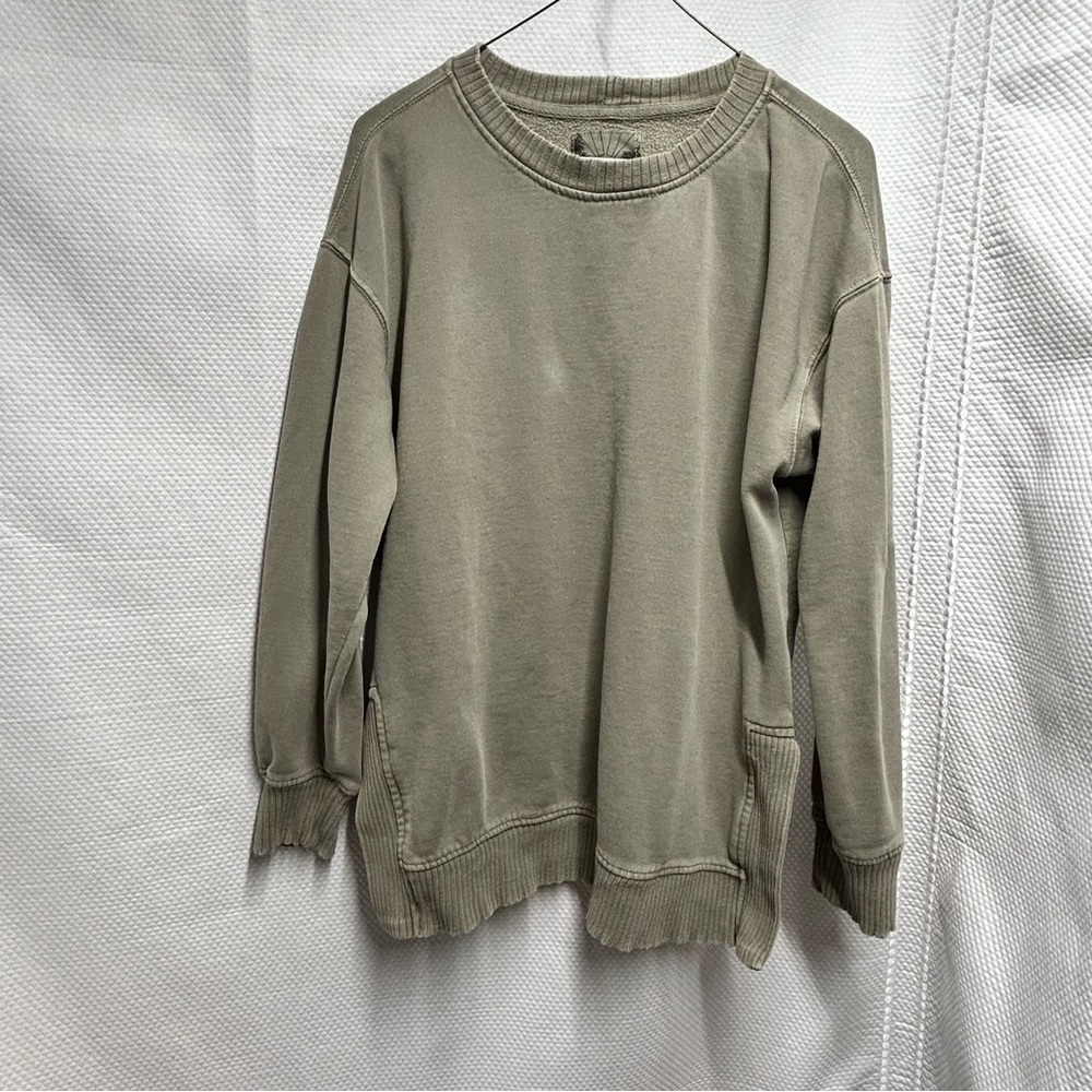 C.C. Olive Green Sweatshirt Medium‎
